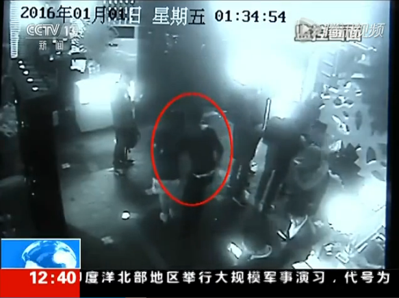 安徽女大学生坠亡全程监控曝光 详细实情 安徽女大学生坠亡全程监控曝光 详细实情
