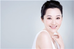  许晴首回应隐婚生女 显赫家世曝光家中多名外交官 许晴系天生公主命 