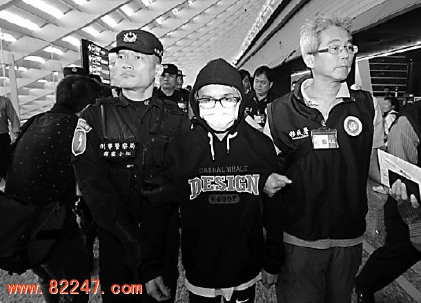 台港 12 日在机场交接嫌犯。