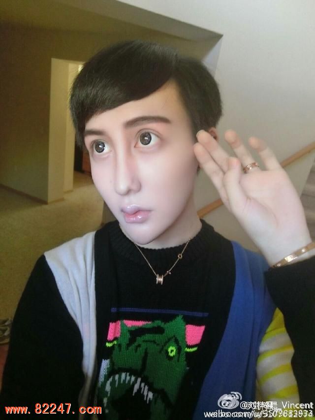 “蛇精男”刘梓晨小视频网上疯传 微博被封大快人心 “蛇精男”刘梓晨小视频网上疯传 微博被封大快人心