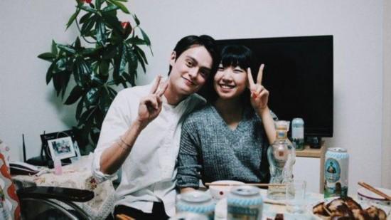女孩租男友回家嫌太帅 母亲不信“该找个矮的可靠的” 女孩租男友回家嫌太帅 母亲不信“该找个矮的可靠的”