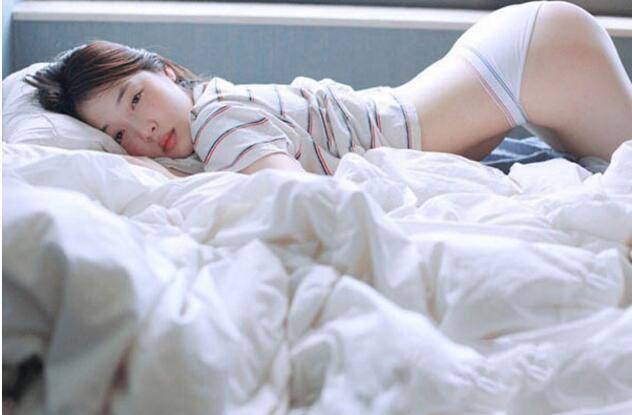 她 13 岁出道，从乖乖女成堕落女