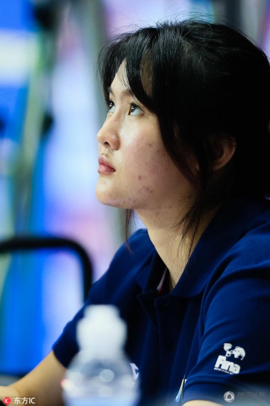 高清：陈若琳跳水世界杯出任裁判 冷眼看镜头