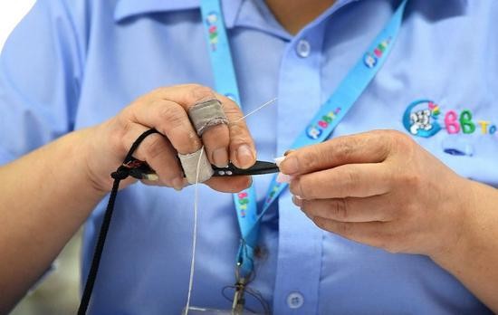 俄差点做不出世界杯吉祥物 直到找了这群中国女工