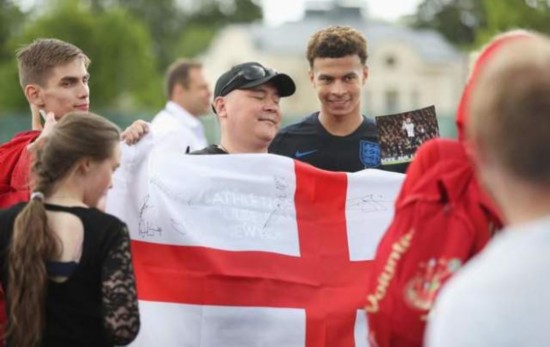 阿里：队内气氛团结像个大家庭 期望赢得世界杯