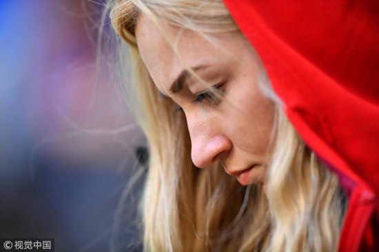 高清：心都被萌化了！世界杯小萝莉球迷敲可爱